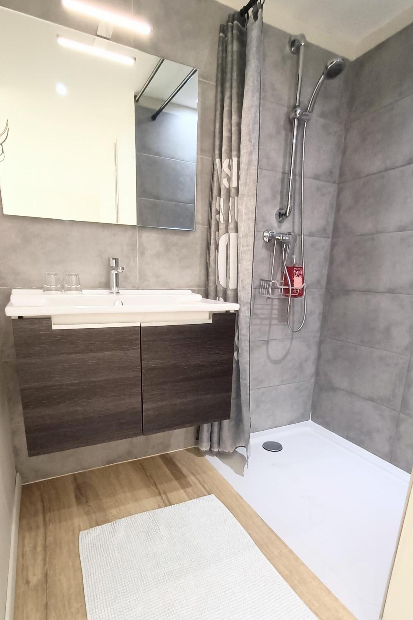 ホテル La Ferme Les Eybrachas Réauville 部屋 写真