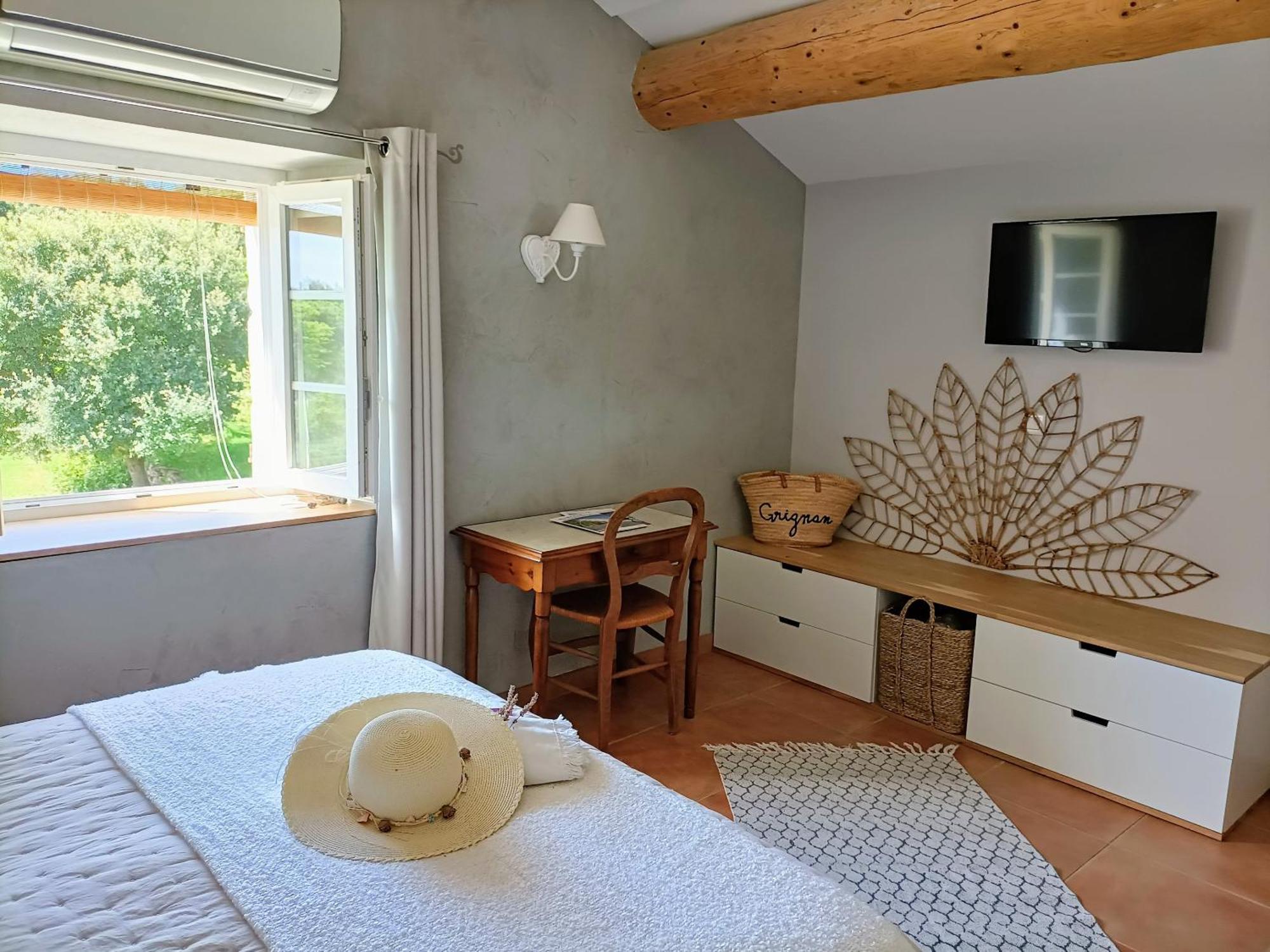 ホテル La Ferme Les Eybrachas Réauville 部屋 写真